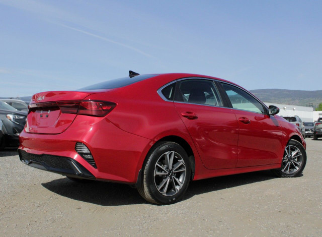 2022 Kia Forte in Cars & Trucks in Penticton - Image 4