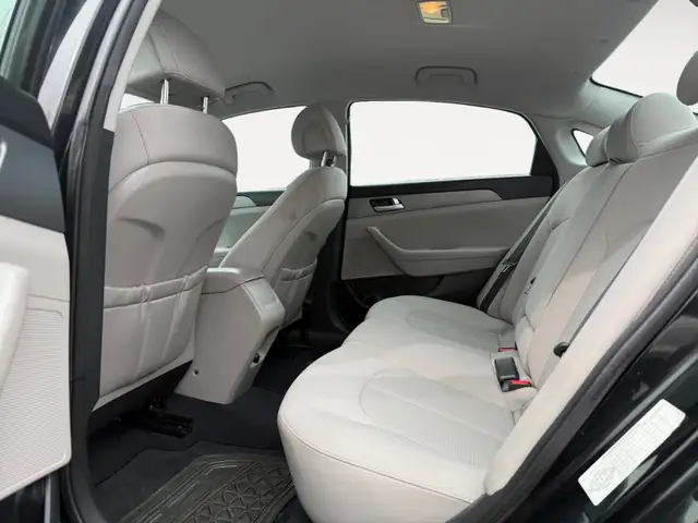 2015 Hyundai Sonata Backup camera Heated seats Bluetooth in Cars & Trucks in Edmonton - Image 14