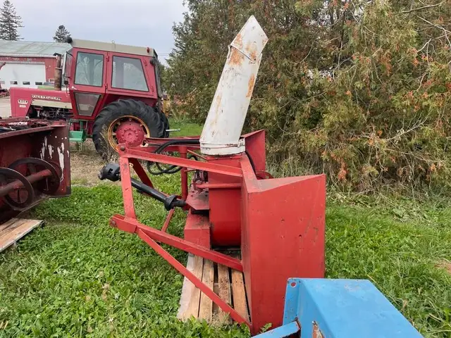 Smyth 8ft Snow Blower with Hydraulic Chute | Single Auger in Heavy Equipment in Stratford - Image 3