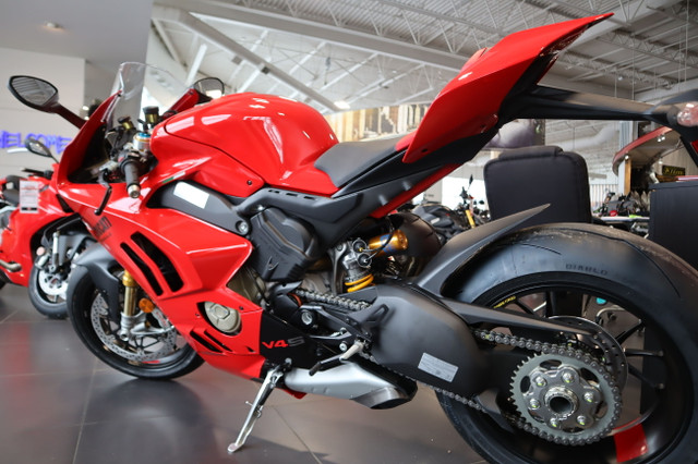 2024 Ducati Panigale V4 S RED in Sport Bikes in Edmonton - Image 3