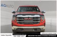2024 GMC Sierra 1500 SLT Experience the GMC Sierra 1500 SLT with only 45289 km on the odometer. Fini... (image 1)