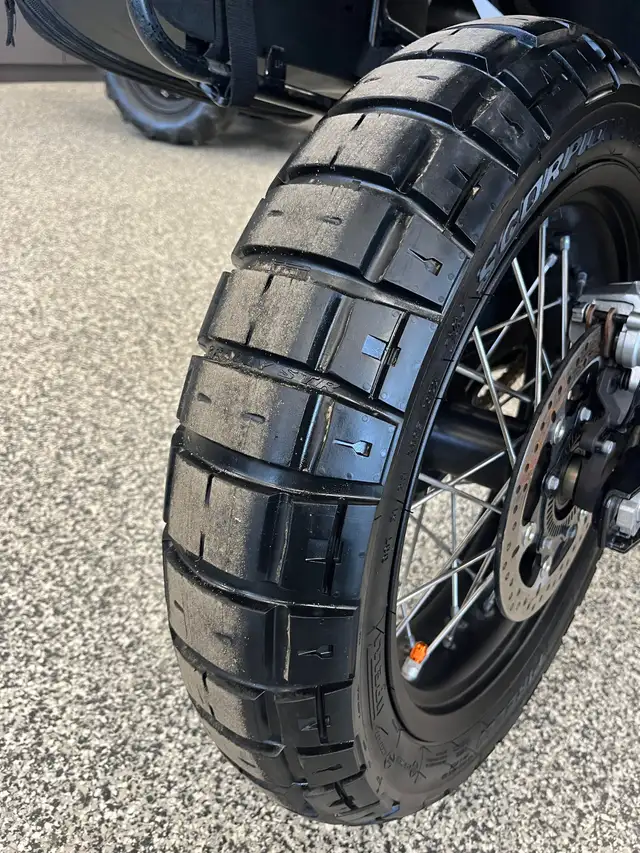 1 KTM ADVENTURE 890 MOTO AVENTURE A L'ETAT NEUF IMPECCABLE AUCUN in Other in Lac-Saint-Jean - Image 6