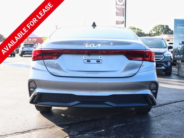 2023 Kia Forte EX | Heated Seats | Carplay | Blind Spot Detectio in Cars & Trucks in Oakville / Halton Region - Image 4
