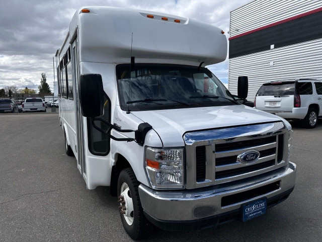 2019 Ford E-450 Cutaway 6.8L 10CYL | WHEELCHAIR ACCESSIBLE |... in Cars & Trucks in Lethbridge - Image 3