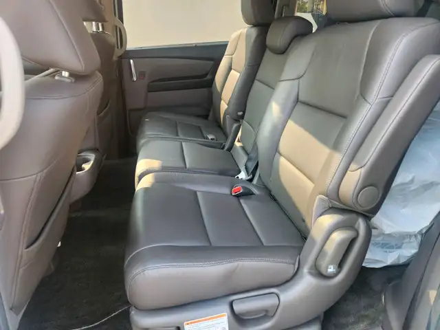 2015 Honda Odyssey 4dr Wgn Touring w/RES & Navi One Owner No Acc in Cars & Trucks in City of Toronto - Image 11