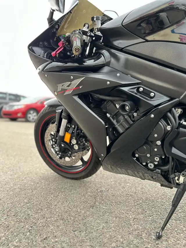 2006 Yamaha YZFR1 in Sport Bikes in Calgary - Image 16