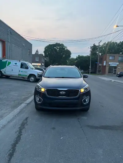 Kia Sorento 2017 automatique 4 cylindres économique full option clean carfax push start awd camera d...