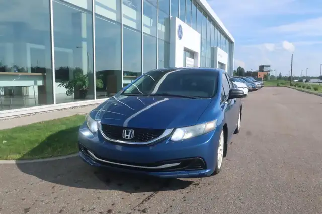 Honda Civic Sedan Man DX 1.8L + Lecteur CD 2015 in Cars & Trucks in Lévis - Image 2