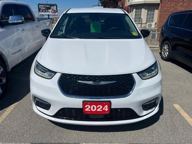 2024 Chrysler Pacifica Touring-L | One Owner | Clean Carfax in Cars & Trucks in London - Image 2