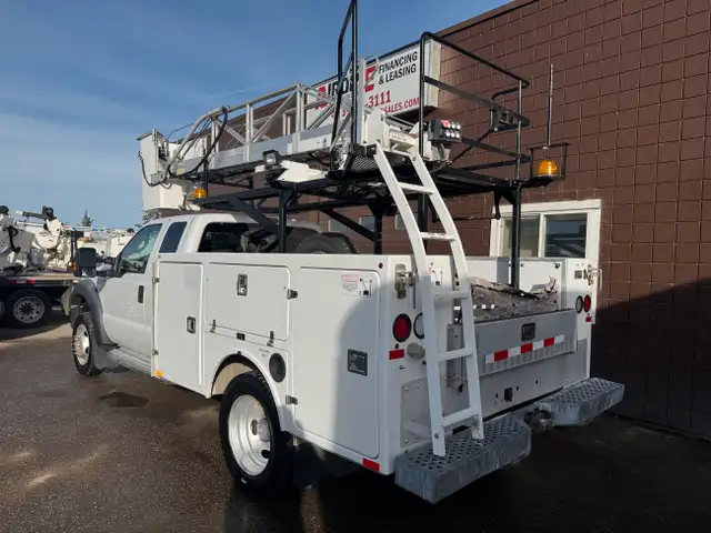 2011 Ford F-550 XLT Bucket Truck 4X4 in Heavy Trucks in Calgary - Image 4
