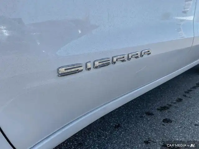 2023 GMC Sierra 1500 SLE Crew Cab 4x4 | Clean Carfax in Cars & Trucks in Brandon - Image 28
