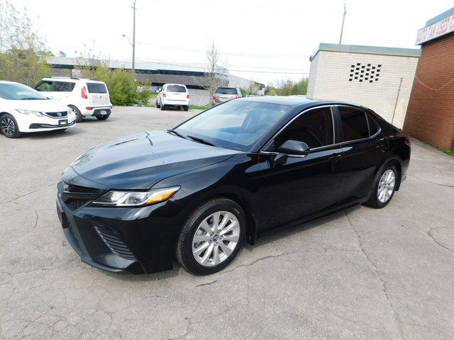  2018 Toyota Camry SE backup camera leather heated seats ac blue in Cars & Trucks in City of Toronto - Image 2