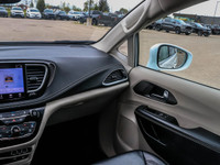 Bright White Clearcoat 2022 Chrysler Pacifica 9-Speed Automatic Pentastar 3.6L V6 VVTAll vehicle com... (image 7)