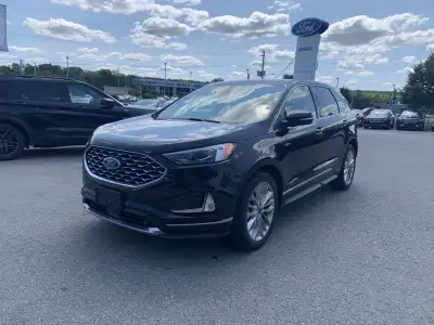 Leather Seats, Premium Audio, Heated Seats, Power Liftgate, Apple CarPlay! Fuel efficient with unsto...