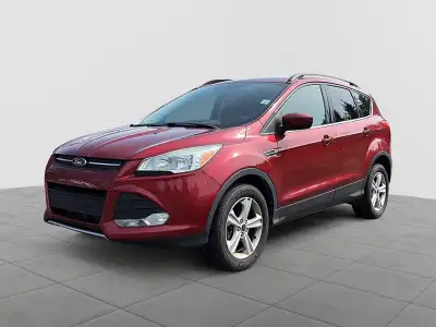 Escape SE 4X4 with Heated Seats, and Dual Climate Control!This 2015 Ford Escape SE is powered by a r...