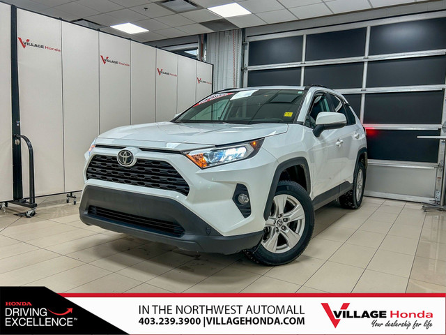 2021 Toyota RAV4 XLE AWD! BLINDSPOT! APPLE CARPLAY! HEATED ST... in Cars & Trucks in Calgary