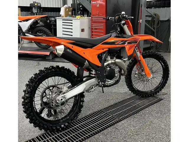 2025 KTM 450 SX-F in Dirt Bikes & Motocross in Granby - Image 3