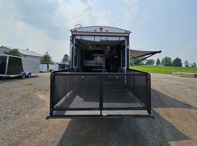 TOY HAULER CLEARANCE -STYKER 3414 W/REAR PATIO DECK UNDER COST in RVs & Motorhomes in London - Image 27