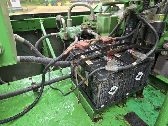 2000 John Deere Combine 9650 in Farming Equipment in Kamloops - Image 28