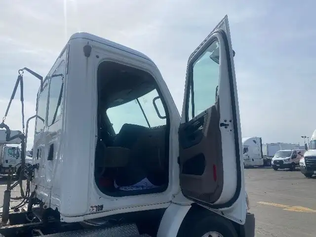 2019 Freightliner X11364ST in Heavy Trucks in Mississauga / Peel Region - Image 13