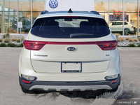 This Kia Sportage boasts a Regular Unleaded I-4 2.4 L/144 engine powering this Automatic transmissio... (image 3)
