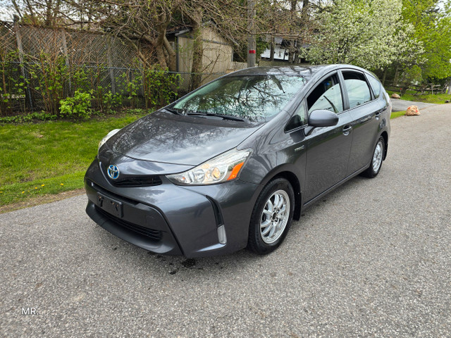 2015 Toyota Prius v Leather Heated Seats , Reverse Camera , Blue in Cars & Trucks in City of Toronto - Image 2