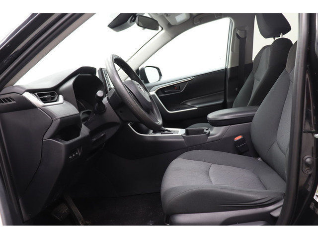2019 Toyota RAV4 LE FWD, ASSISTANCE CONDUITE, CARPLAY, SIEGES CH in Cars & Trucks in Longueuil / South Shore - Image 2