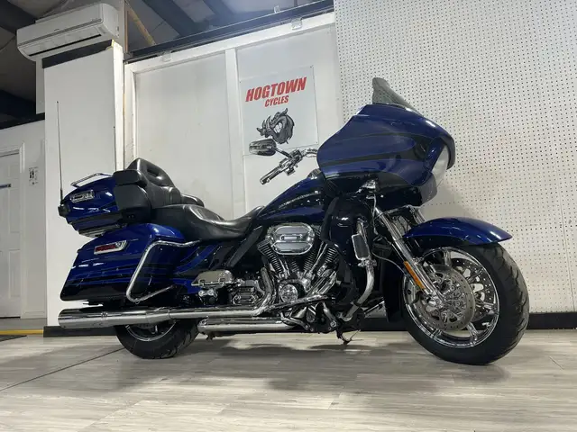 2015 Harley-Davidson Touring ROAD GLIDE CVO in Street, Cruisers & Choppers in London - Image 2