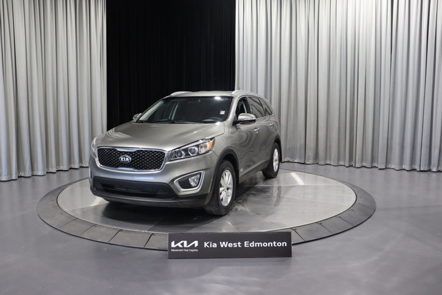 2017 Kia Sorento 2.4L LX AWD / Heated Seats / 5 Passenger / L... in Cars & Trucks in Edmonton - Image 2