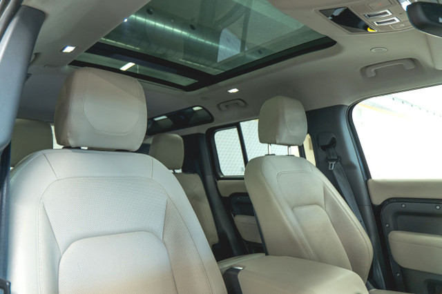2023 Land Rover Defender 110 P300 S AWD *CARPLAY, BLACK PACK, RO in Cars & Trucks in Laval / North Shore - Image 3