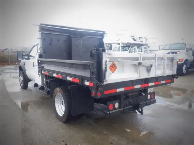2008 ford F-550 Dump Box 2WD in Heavy Trucks in Richmond - Image 9