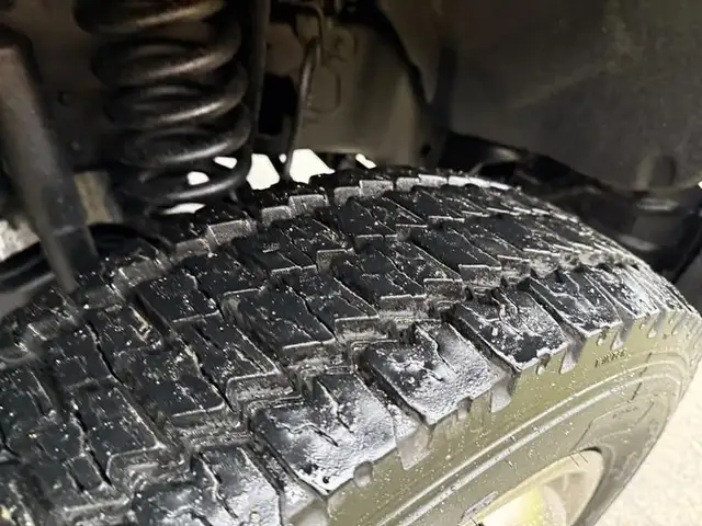 2011 ford F-550 31 Passenger Bus Powerstroke Diesel in Heavy Trucks in Richmond - Image 38
