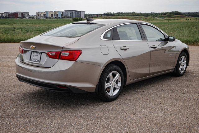 2022 Chevrolet Malibu AUTOMATIC LOW KMS in Cars & Trucks in Strathcona County - Image 4