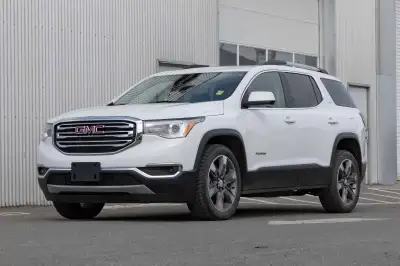 Check out our 2018 GMC Acadia SLT—where comfort meets capability. This SUV is loaded with features i...