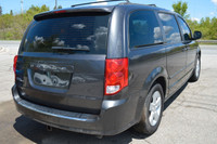 Clean Carfax, 7 Passenger, Foldable 3rd Row Seats, Power Window Locks and mirrors and Much More!!!!!... (image 4)
