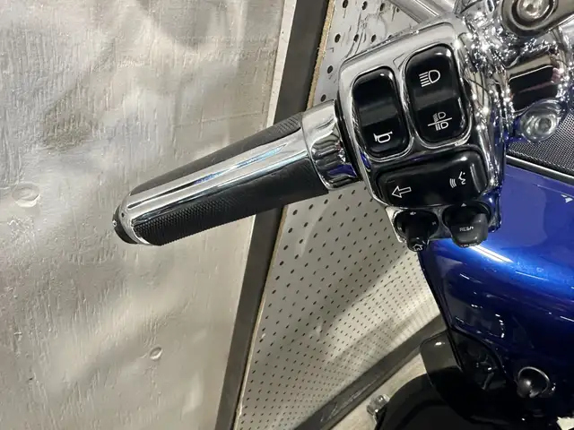 2015 Harley-Davidson Touring ROAD GLIDE CVO in Street, Cruisers & Choppers in London - Image 10