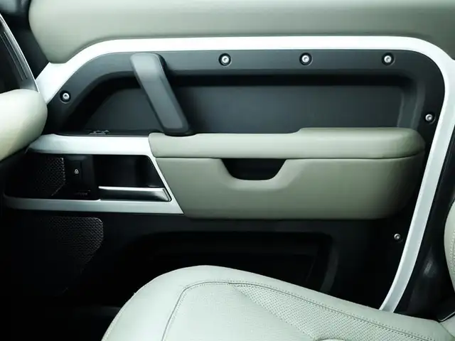 2024 Land Rover Defender 110 P300 S in Cars & Trucks in Oshawa / Durham Region - Image 19