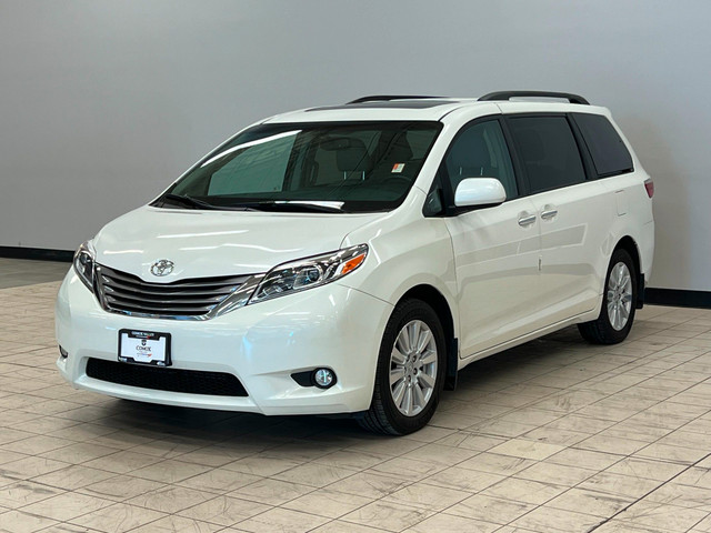 2017 Toyota Sienna XLE great family vehicle in Cars & Trucks in Comox / Courtenay / Cumberland - Image 3