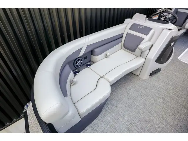 2025 Barletta Cabrio 24 UE in Powerboats & Motorboats in Québec City - Image 35
