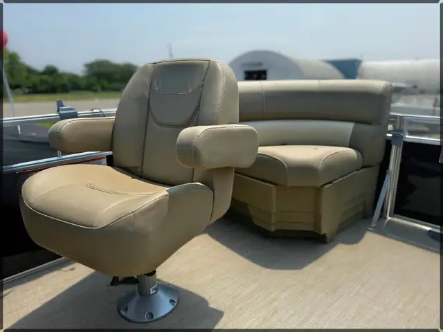 2023 Starcraft LX 18 R o TARIFF FREE SAVINGS o in Powerboats & Motorboats in Sarnia - Image 3