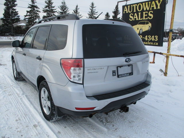 2012 Subaru Forester 2.5X ^^ SAFETY & WARRANTY INCLUDED ^^ in Cars & Trucks in Ottawa - Image 3