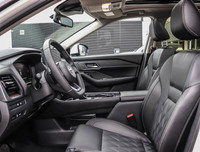 Recent Arrival! Odometer is 4589 kilometers below market average! Nissan Company Demo, Top of the Li... (image 8)