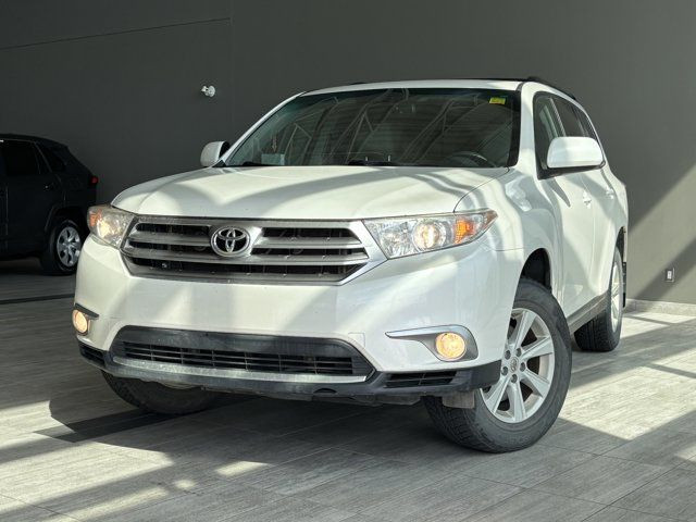 2013 Toyota Highlander | Leather/Captain Chairs | 6 Passenger in Cars & Trucks in Edmonton - Image 4