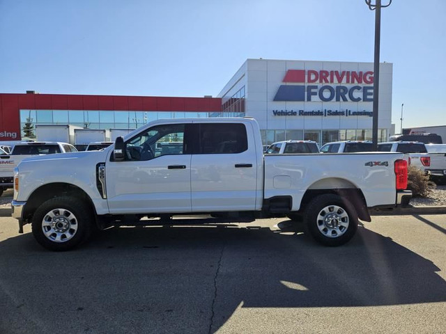 2023 Ford Super Duty F-350 SRW XLT 4WD Crew Cab 6.75' Box, 7.3L  in Cars & Trucks in St. Albert - Image 2
