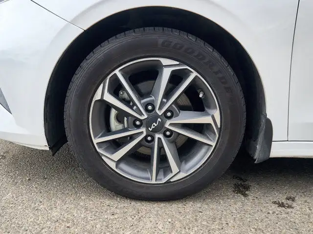 2022 Kia Forte EX | Charging Pad | Apple CarPlay | Heated Wheel in Cars & Trucks in Edmonton - Image 11