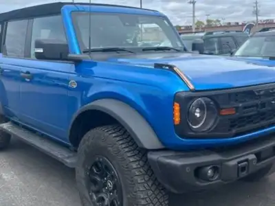 2023 Ford Bronco Wildtrak Advanced 4x4 with the 2.7L EcoBoost and finished in Velocity Blue! Clean h...
