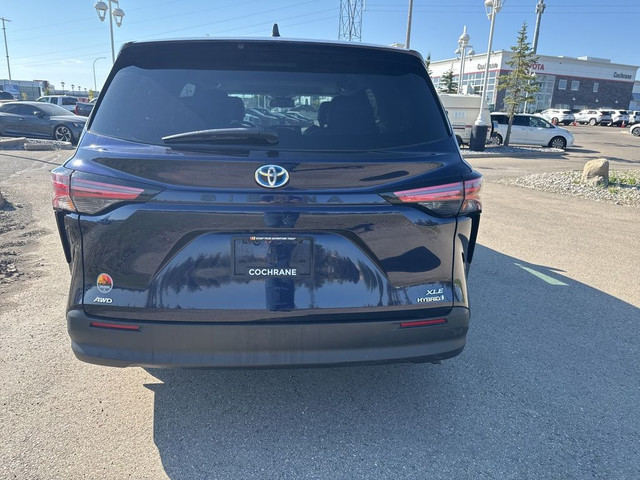 2021 Toyota Sienna XLE AWD in Cars & Trucks in Calgary - Image 4