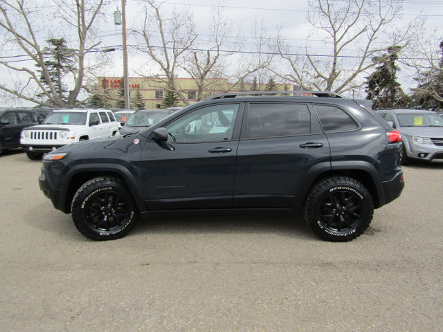 2018 JEEP CHEROKEE TRAILHAWK-FULLY LOADED *FINANCING AVAILABLE* in Cars & Trucks in Calgary - Image 3