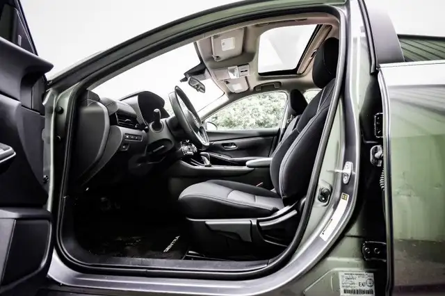 2022 Nissan Sentra SV • REMOTE START • SUNROOF • HEATED SEATS dans Autos et camions dans Kingston - Image 26