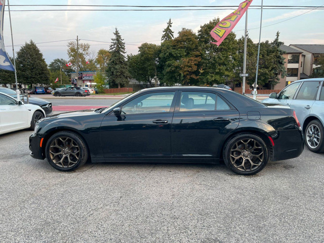 2018 Chrysler 300 300S | Clean CarFAX in Cars & Trucks in City of Toronto - Image 2